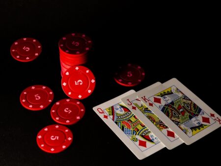 Want to Play Casino Games? Reasons to Choose Online Gaming Platforms