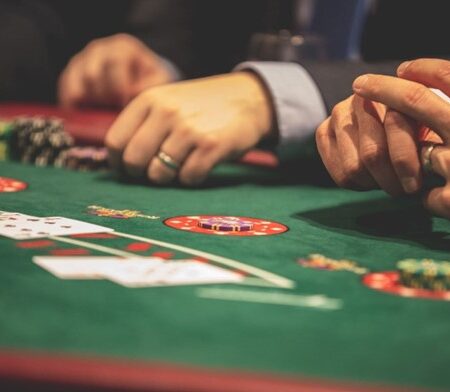 Reasons Why You Should Play at an Online Casino